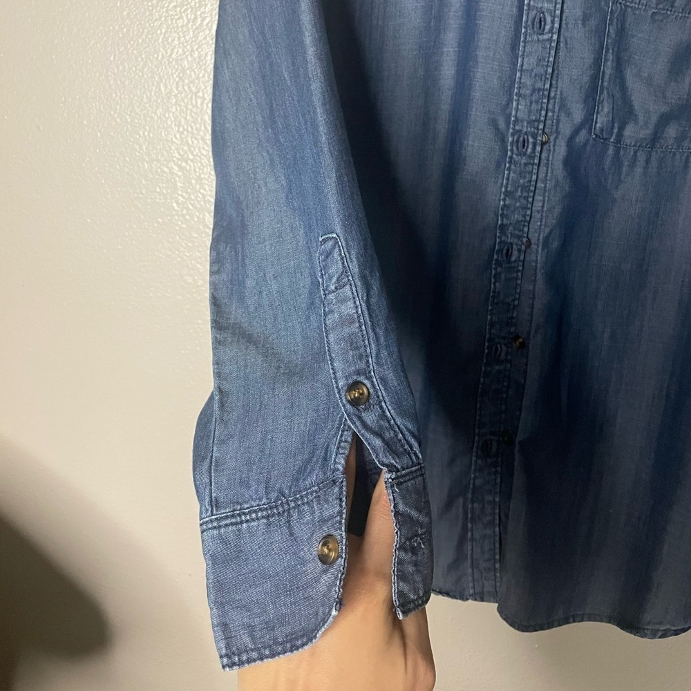 Liz Claiborne women's long-sleeve chambray button-down shirt.Size Large - Picture 5 of 11